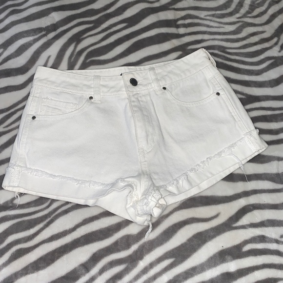 Kendal & Kylie shorts NWOT
Size 25
$15 - Picture 1 of 2